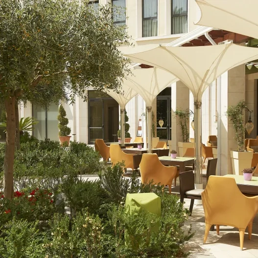 terraza del restaurante el jardí del hotel westin