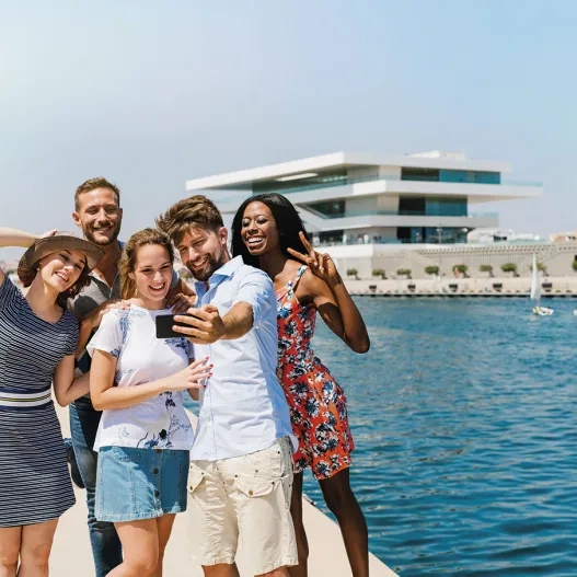 Marina de València selfie amigos