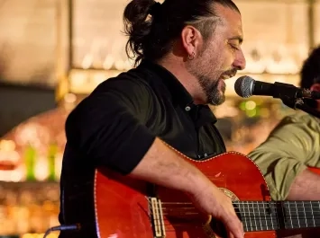 Cena y espectáculo flamenco en el Restaurante Alegal de València